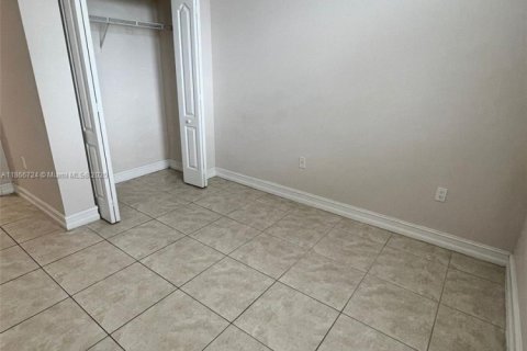 Condominio en alquiler en Miami, Florida, 2 dormitorios, 87.51 m2 № 1979337 - foto 12