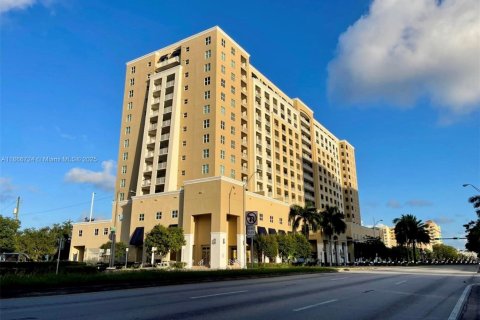 Condominio en alquiler en Miami, Florida, 2 dormitorios, 87.51 m2 № 1979337 - foto 3