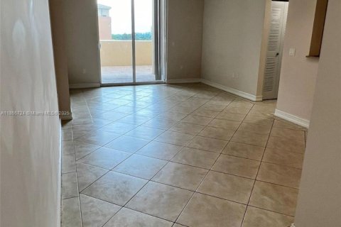 Condominio en alquiler en Miami, Florida, 2 dormitorios, 87.51 m2 № 1979337 - foto 4