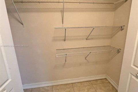 Condominio en alquiler en Miami, Florida, 2 dormitorios, 87.51 m2 № 1979337 - foto 18