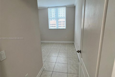 Condominio en alquiler en Miami, Florida, 2 dormitorios, 87.51 m2 № 1979337 - foto 11