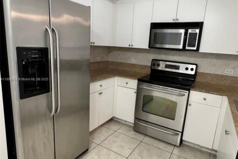 Condominio en alquiler en Miami, Florida, 2 dormitorios, 87.51 m2 № 1979337 - foto 8