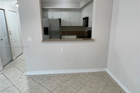 Condominio en alquiler en Miami, Florida, 2 dormitorios, 87.51 m2 № 1979337 - foto 5