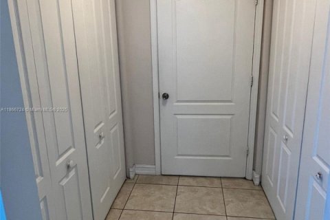 Condominio en alquiler en Miami, Florida, 2 dormitorios, 87.51 m2 № 1979337 - foto 17