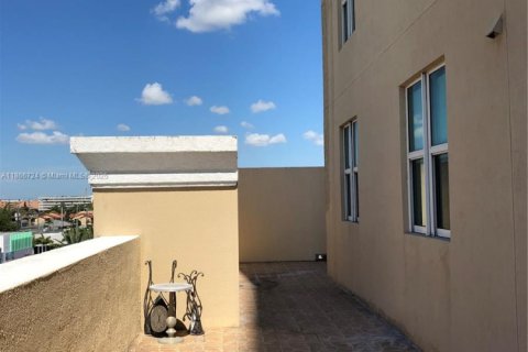 Condominio en alquiler en Miami, Florida, 2 dormitorios, 87.51 m2 № 1979337 - foto 22