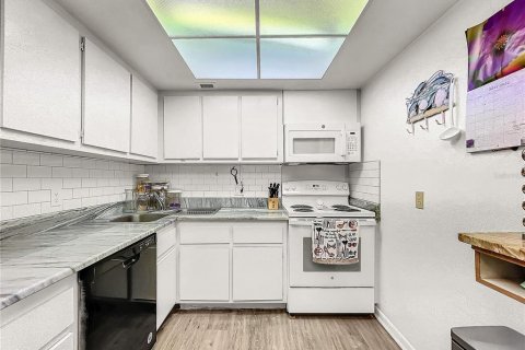 Condo in Clearwater, Florida, 2 bedrooms  № 1262576 - photo 15