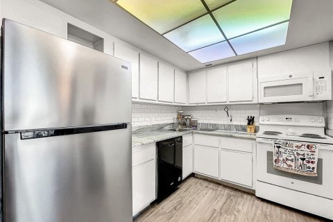 Condo in Clearwater, Florida, 2 bedrooms  № 1262576 - photo 11