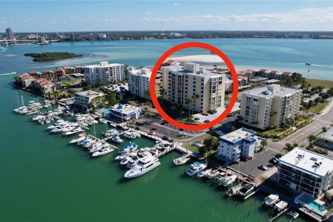 Condo in Clearwater, Florida, 2 bedrooms  № 1262576 - photo 1