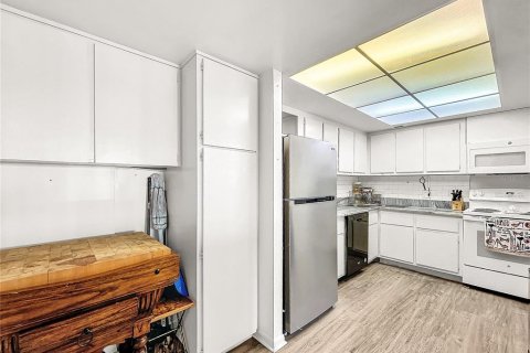 Condo in Clearwater, Florida, 2 bedrooms  № 1262576 - photo 12