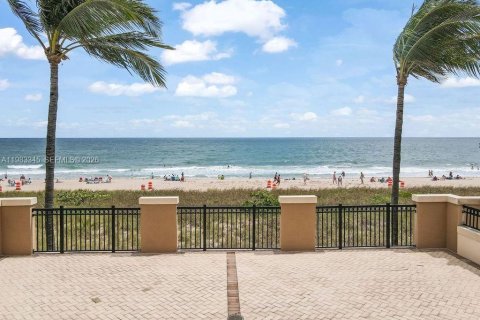Copropriété à vendre à Lauderdale-by-the-Sea, Floride: 2 chambres, 116.69 m2 № 2047786 - photo 2