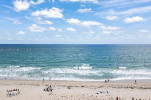 Copropriété à vendre à Lauderdale-by-the-Sea, Floride: 2 chambres, 116.69 m2 № 2047786 - photo 3