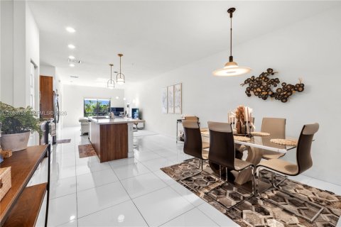 Купить кондоминиум в Дорал, Флорида 3 спальни, 114.83м2, № 2085173 - фото 4