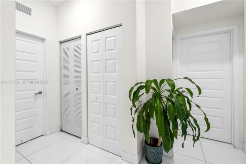 Купить кондоминиум в Дорал, Флорида 3 спальни, 114.83м2, № 2085173 - фото 20