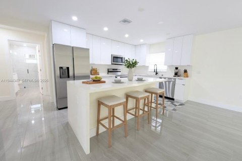 House in Lehigh Acres, Florida 4 bedrooms № 2001568 - photo 9