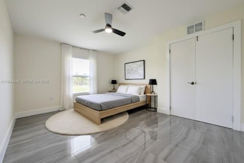 House in Lehigh Acres, Florida 4 bedrooms № 2001568 - photo 15