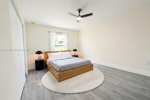 House in Lehigh Acres, Florida 4 bedrooms № 2001568 - photo 13