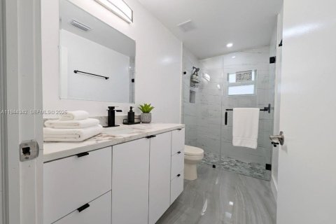 House in Lehigh Acres, Florida 4 bedrooms № 2001568 - photo 5