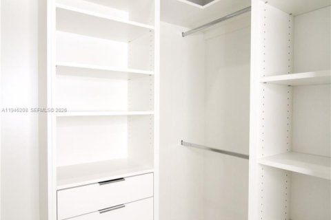 Снять в аренду виллу или дом в Дорал, Флорида 4 спальни, 265.98м2, № 2002566 - фото 17