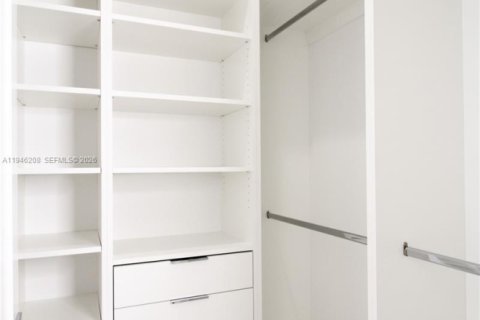 Снять в аренду виллу или дом в Дорал, Флорида 4 спальни, 265.98м2, № 2002566 - фото 22