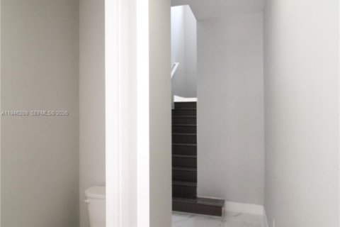 Снять в аренду виллу или дом в Дорал, Флорида 4 спальни, 265.98м2, № 2002566 - фото 10