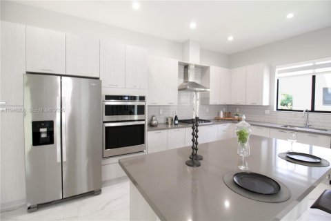 Снять в аренду виллу или дом в Дорал, Флорида 4 спальни, 265.98м2, № 2002566 - фото 5