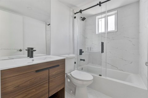 Condo in Miami, Florida, 1 bedroom  № 1790924 - photo 4