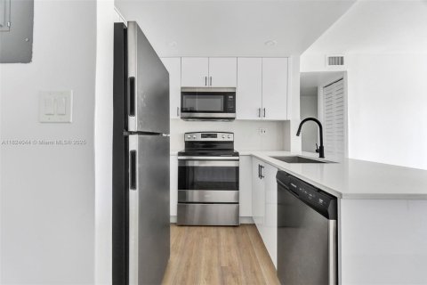 Condominio en alquiler en Miami, Florida, 1 dormitorio, 1473.06 m2 № 1790924 - foto 1