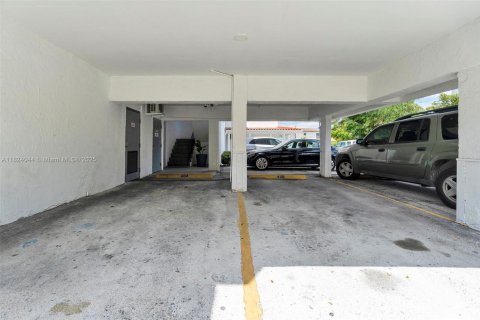 Condominio en alquiler en Miami, Florida, 1 dormitorio, 1473.06 m2 № 1790924 - foto 12