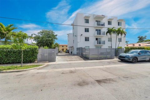 Condominio en alquiler en Miami, Florida, 1 dormitorio, 1473.06 m2 № 1790924 - foto 17
