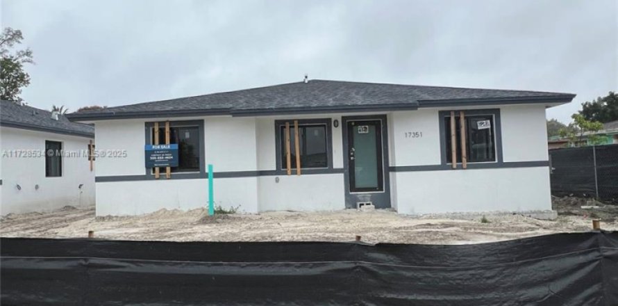 House in Miami Gardens, Florida 4 bedrooms, 174.56 sq.m. № 1483352