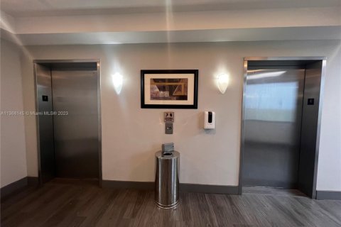 Oficina en alquiler en Pembroke Pines, Florida № 457087 - foto 1