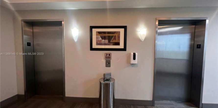 Oficina en Pembroke Pines, Florida № 457087