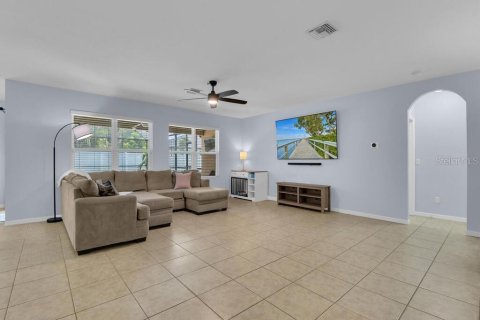 Villa ou maison à vendre à Cape Coral, Floride: 4 chambres, 215.44 m2 № 1845265 - photo 13