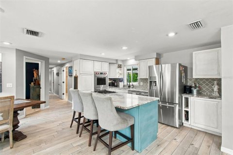 Villa ou maison à vendre à Odessa, Floride: 4 chambres, 272.39 m2 № 2405243 - photo 13