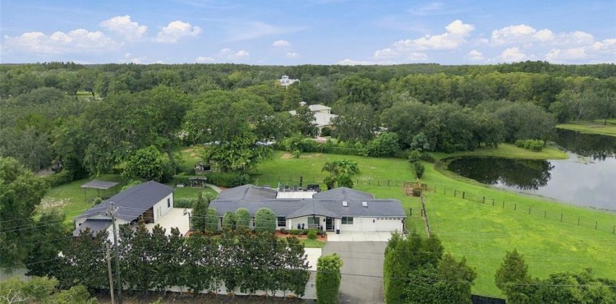 Villa ou maison à Odessa, Floride 4 chambres, 272.39 m2 № 2405243