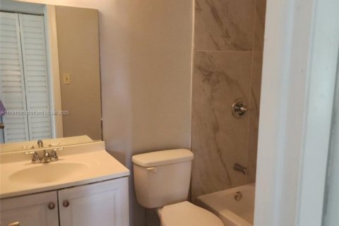 Condominio en venta en Tamarac, Florida, 2 dormitorios, 72 m2 № 1632739 - foto 12