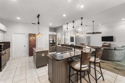 House in Lutz, Florida 4 bedrooms, 274.43 sq.m. № 2117626 - photo 10