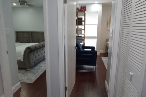 Adosado en alquiler en Fort Lauderdale, Florida, 3 dormitorios, 164.44 m2 № 1098776 - foto 1