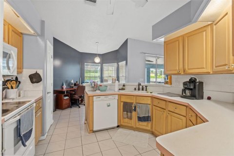 House in Spring Hill, Florida 3 bedrooms, 171.96 sq.m. № 1879751 - photo 9