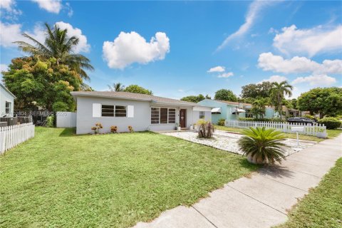 Villa ou maison à vendre à North Miami Beach, Floride: 3 chambres, 103.12 m2 № 2409390 - photo 14