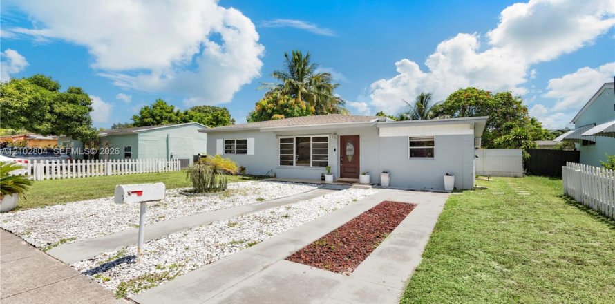 Villa ou maison à North Miami Beach, Floride 3 chambres, 103.12 m2 № 2409390