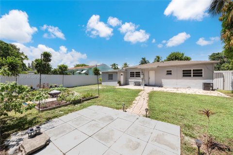 Villa ou maison à vendre à North Miami Beach, Floride: 3 chambres, 103.12 m2 № 2409390 - photo 15
