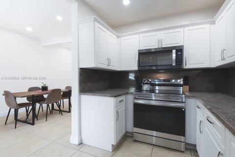 Villa ou maison à vendre à North Miami Beach, Floride: 3 chambres, 103.12 m2 № 2409390 - photo 6