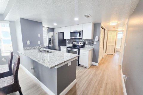 Купить кондоминиум в Киссимми, Флорида 5 комнат, 120.87м2, № 1778456 - фото 2