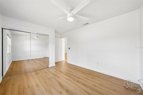 Immobilier commercial à vendre à Saint Petersburg, Floride: 4 chambres, 158.31 m2 № 2430516 - photo 11