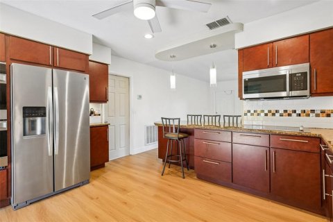 Immobilier commercial à vendre à Saint Petersburg, Floride: 4 chambres, 158.31 m2 № 2430516 - photo 20
