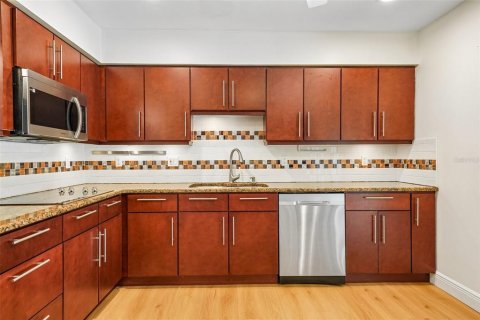Immobilier commercial à vendre à Saint Petersburg, Floride: 4 chambres, 158.31 m2 № 2430516 - photo 19