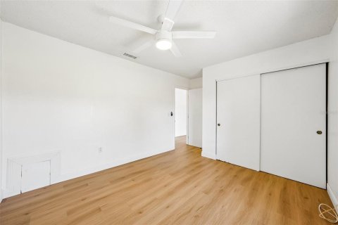 Immobilier commercial à vendre à Saint Petersburg, Floride: 4 chambres, 158.31 m2 № 2430516 - photo 14