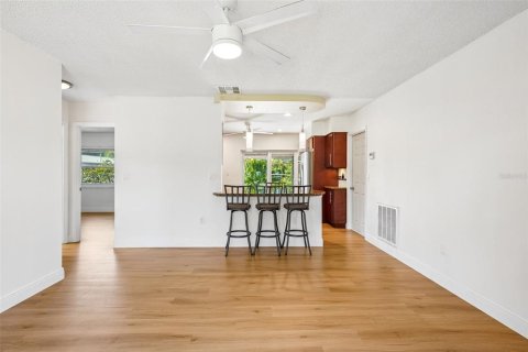 Immobilier commercial à vendre à Saint Petersburg, Floride: 4 chambres, 158.31 m2 № 2430516 - photo 15