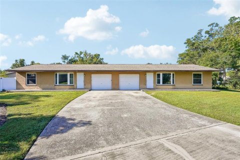 Immobilier commercial à vendre à Saint Petersburg, Floride: 4 chambres, 158.31 m2 № 2430516 - photo 2